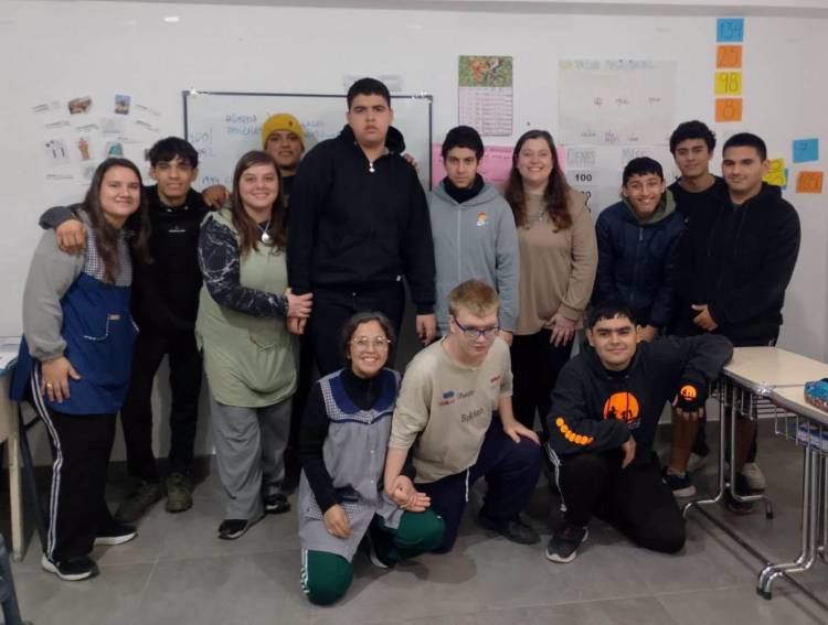 Ángela Bohn brindó una charla a estudiantes