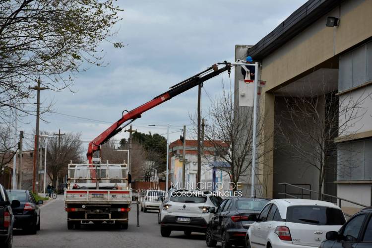 El Municipio de Coronel Pringles continúa ampliando el radio de instalación de luces LED en la ciudad