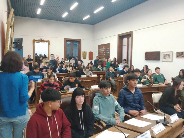 HCD: Segunda Sesión Honorable Concejo Deliberante Estudiantil