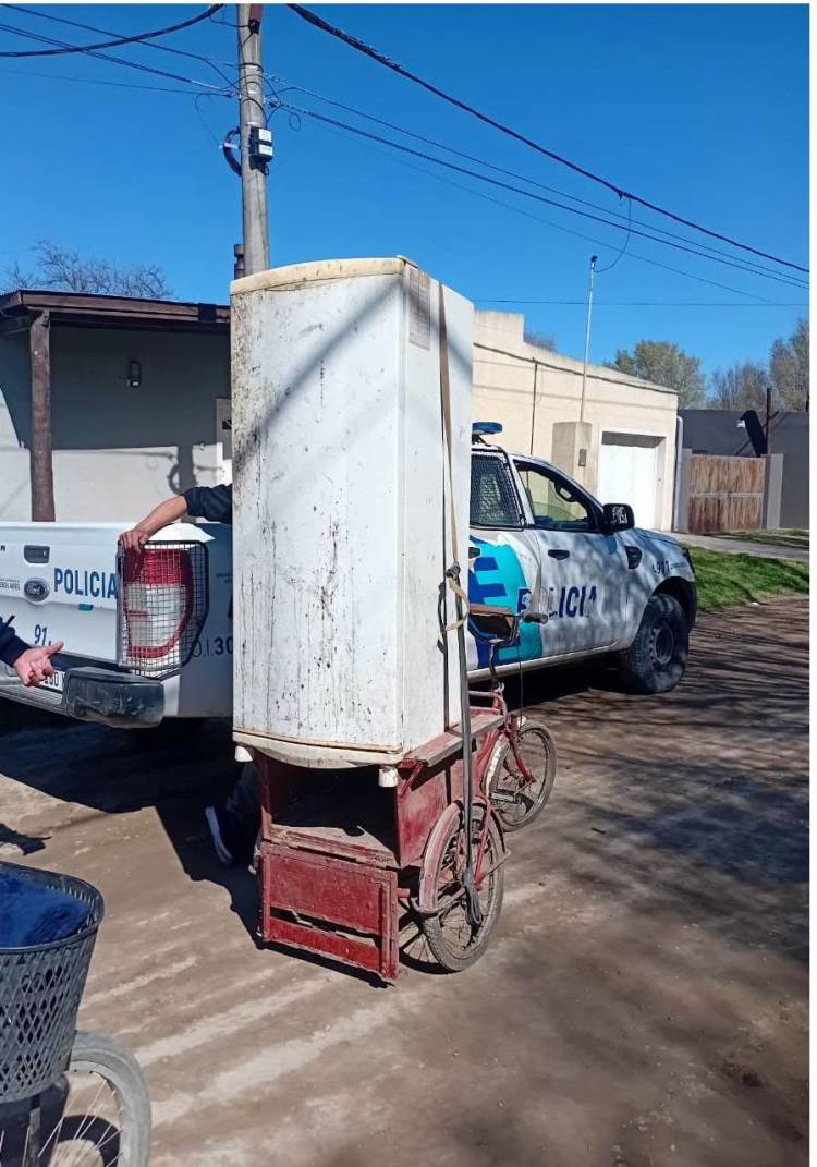 Policial: Dos aprehendidos por robo