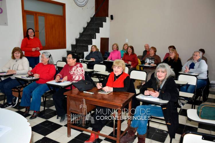 Comenzó un nueco Curso UPAMI de NUevas pantallas inteligentes y sus usos